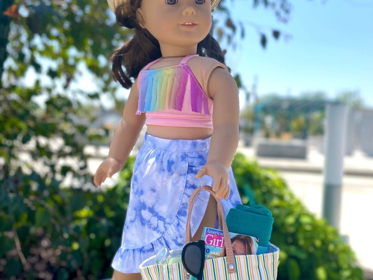 Doll Fashion: Samantha’s Poolside Outfit